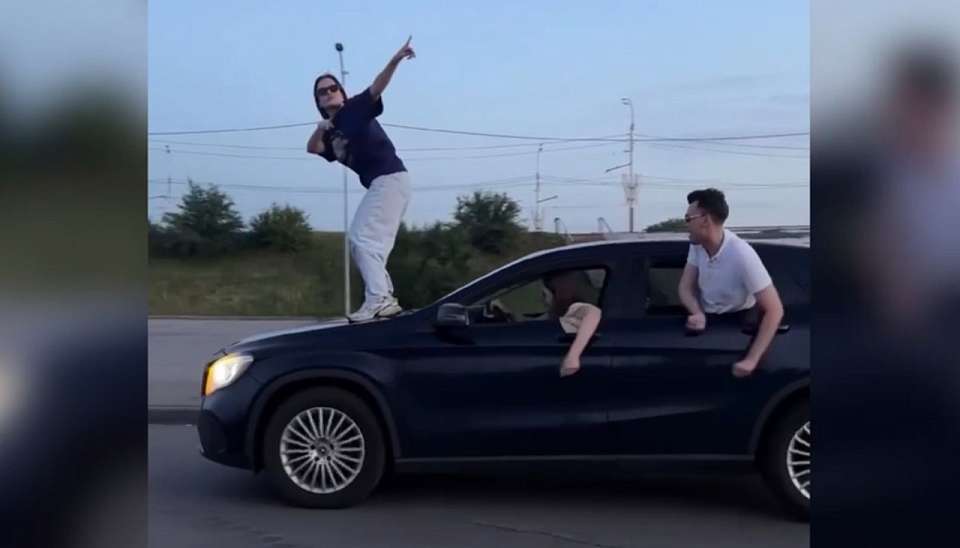 Воронежцев наказали за повторение тренда TikTok на капоте автомобиля