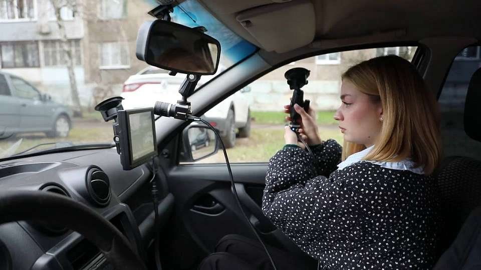 В Воронеже продолжают благоустраивать газоны и бороться с парковками на них