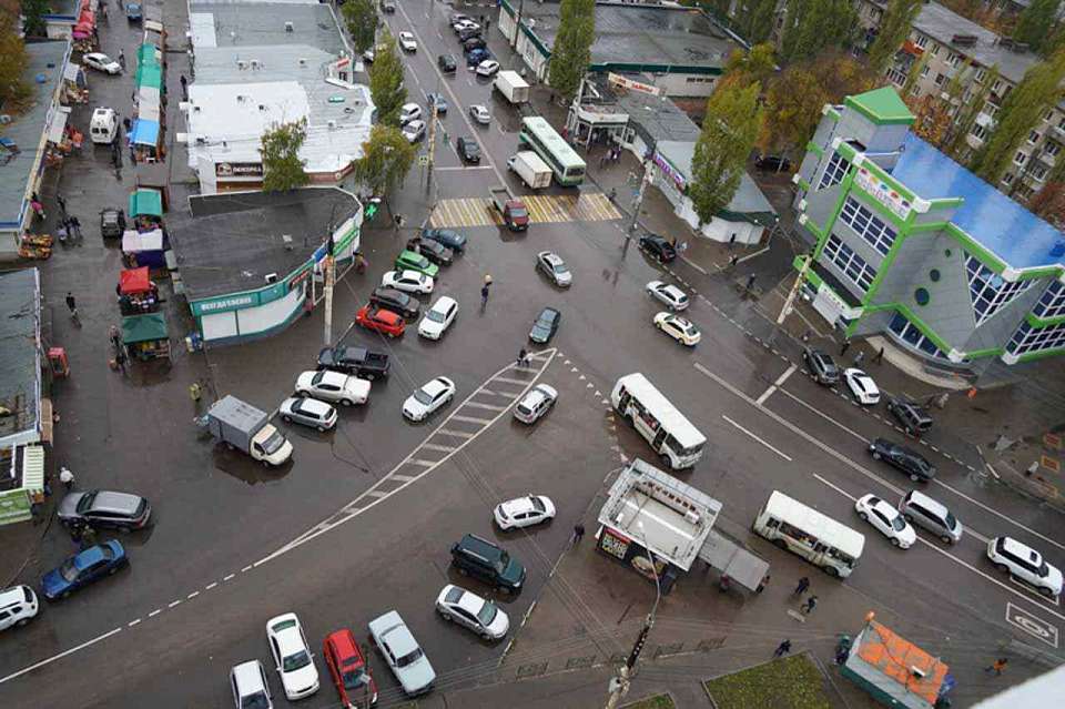 После нападения курьера на автомобилистку в Воронеже СК возбудил уголовное дело