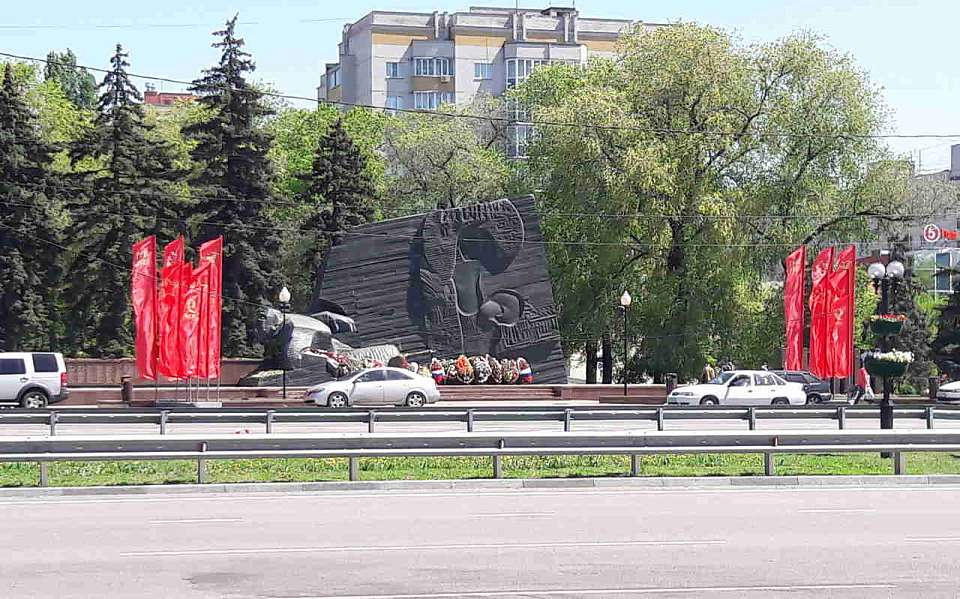 Запретят парковку у Памятника Славы в Воронеже