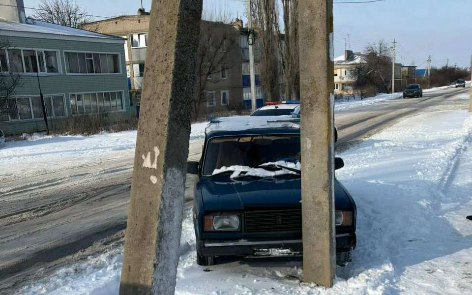 Пенсионер на «Жигулях» разбился насмерть о бетонный столб в воронежском райцентре