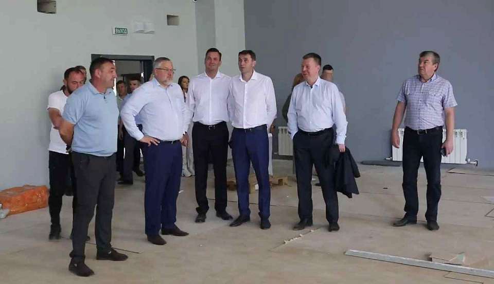 Мэр Воронежа проинспектировал строительство школы № 45 на ул. 9 Января