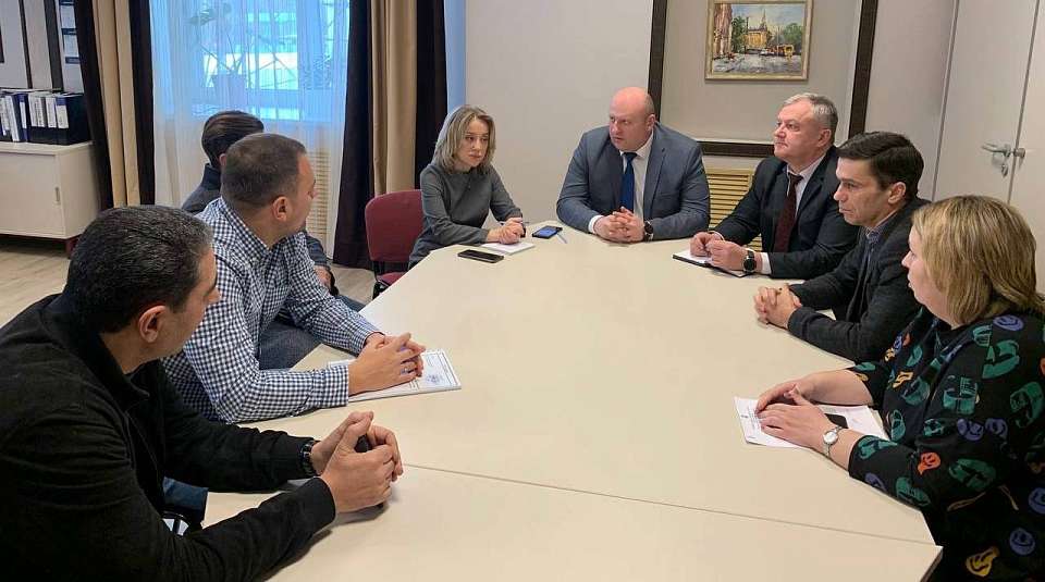 Руководитель управы Центрального района Игорь Галкин провёл рабочую встречу с представителями подрядных организаций