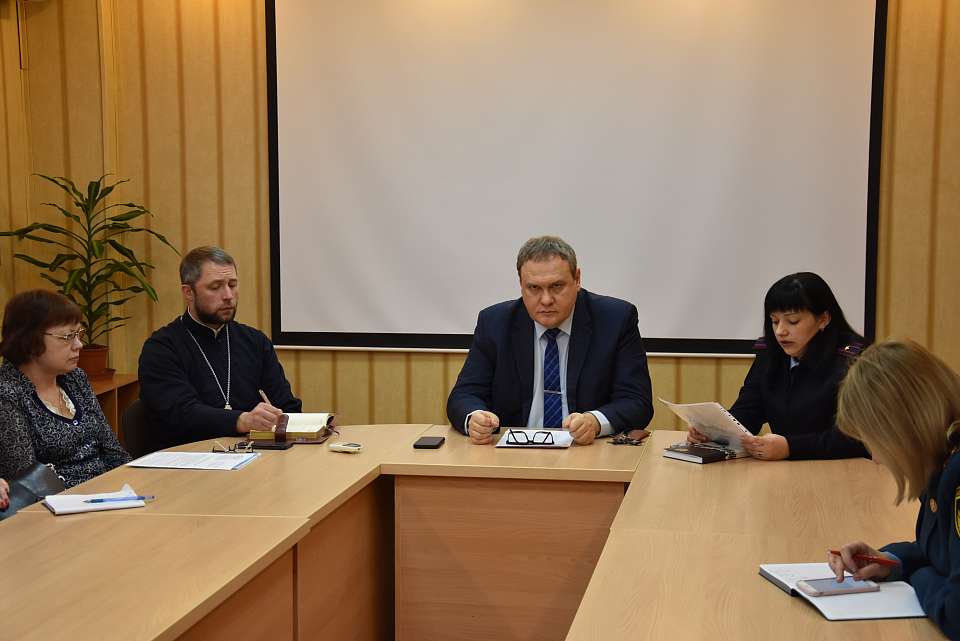 В Железнодорожном районе прошло совещание на тему профилактики социального сиротства