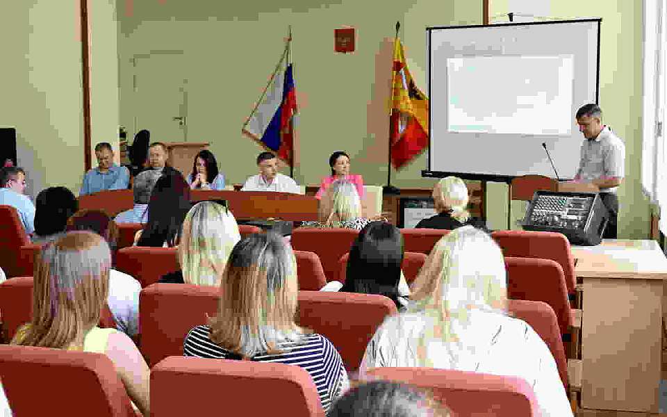 В Ленинском районе рассмотрели вопросы благоустройства