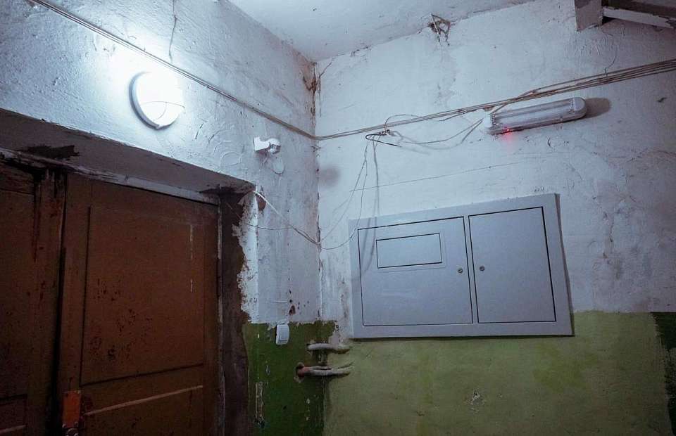 На 3 дня заперла маленькую дочь в квартире без пищи и питья 20-летняя женщина в Воронеже