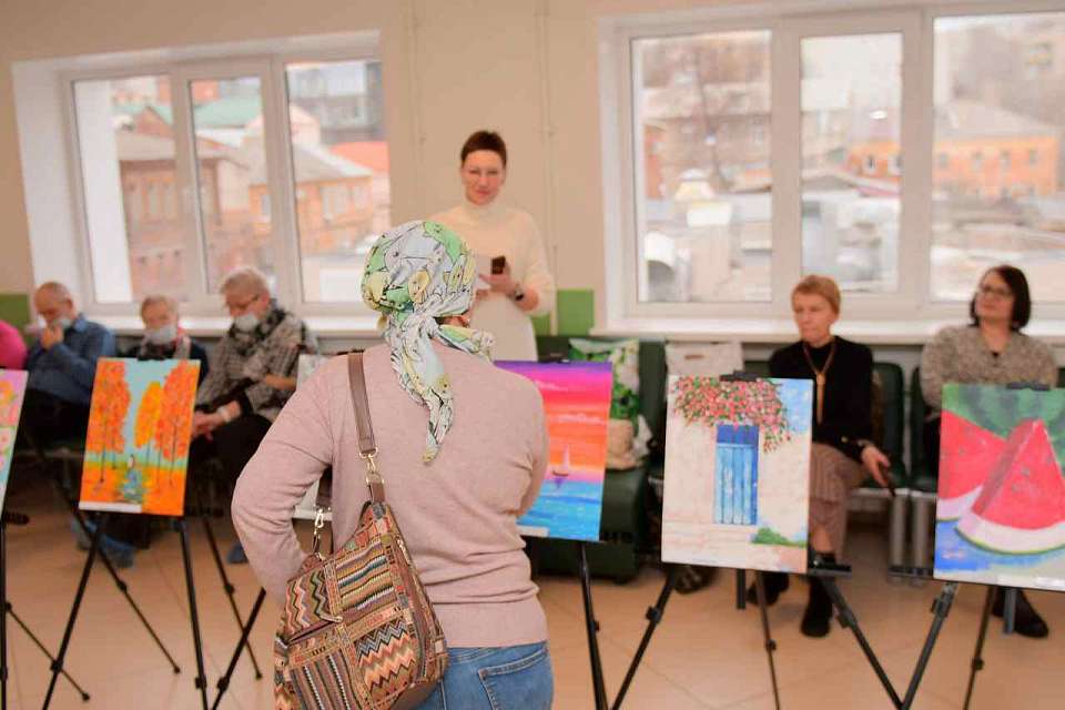 В Воронеже открылась выставка картин людей с онкодиагнозом 