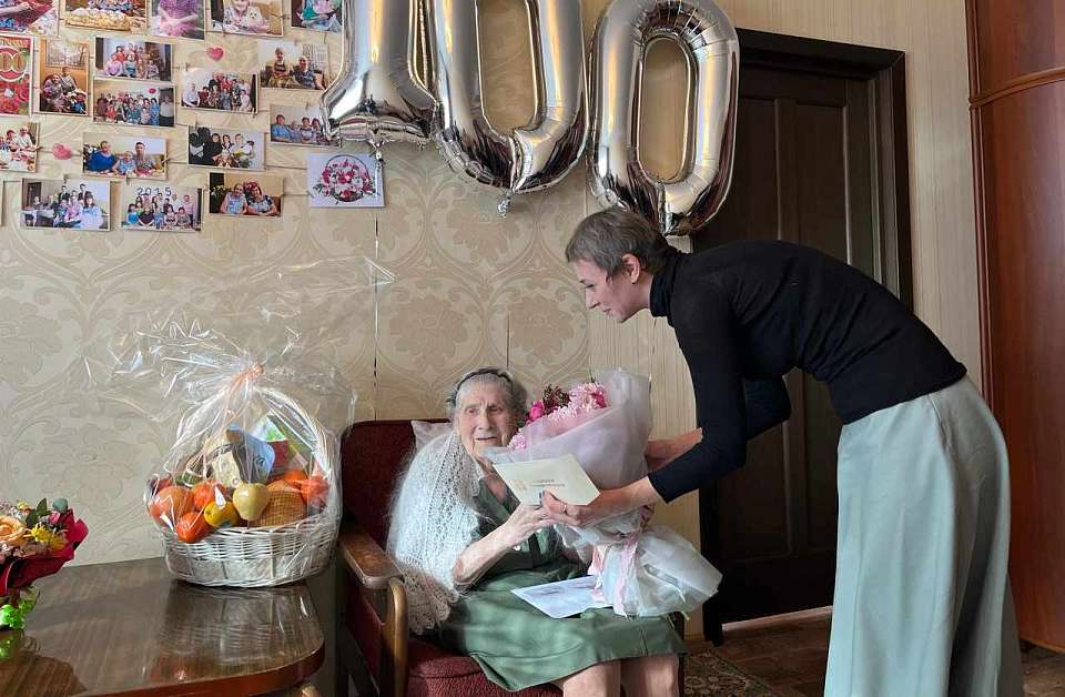 Своё 100-летие отпраздновала в Воронеже труженица тыла Александра Гуровская