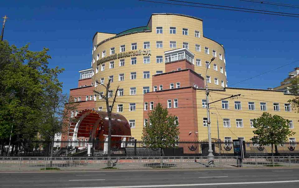 За упавшее дерево жительница Воронежа получит от Администрации гражданских аэропортов 585 тыс.