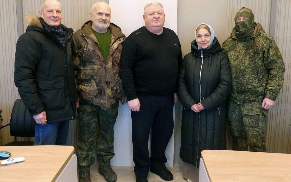 «Крепкий тыл – основа победы». Волонтеров из села Хохол наградили защитники нашей страны