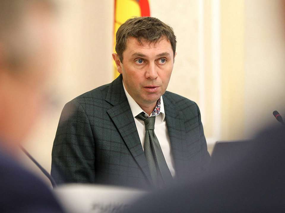 ЧС, парковки на газонах, кадровые изменения и ремонт дорог обсудили в мэрии Воронежа