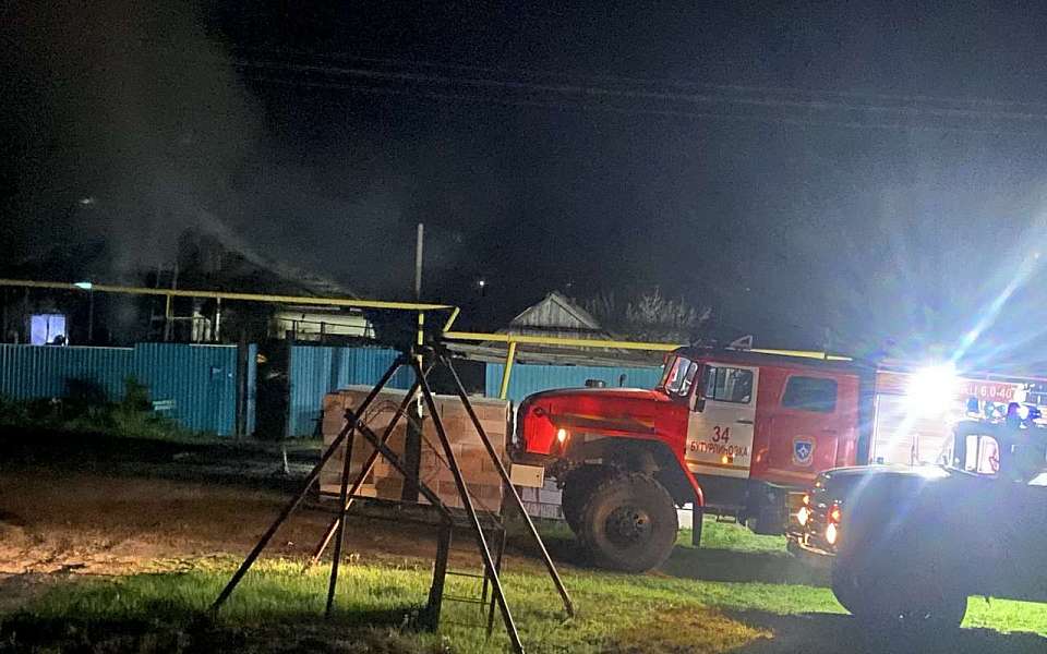 Две женщины погибли в ночном пожаре в воронежской Бутурлиновке