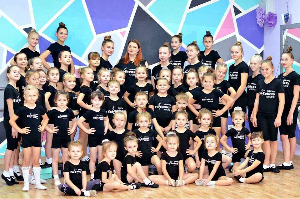 В Коминтерновском районе отметила юбилей детская студия танцев