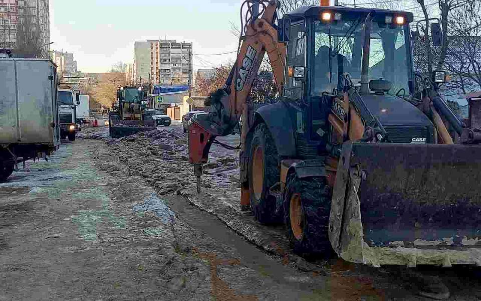 В Ленинском районе ликвидируют последствия коммунальной аварии