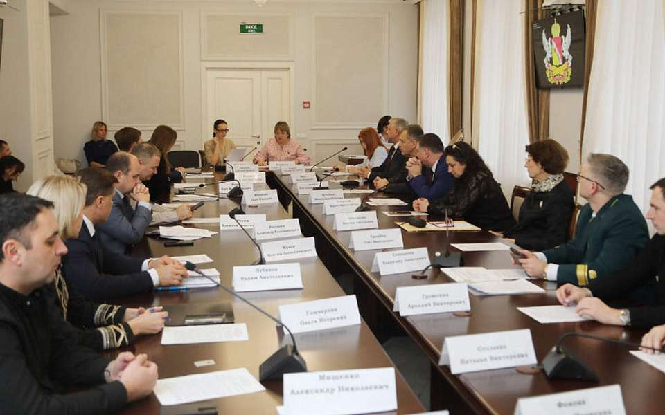 Вопросы сохранения зеленого фонда обсудили в мэрии Воронежа