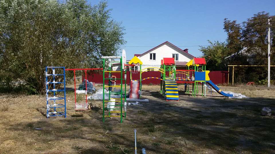      В Коминтерновском районе установили новый игровой комплекс 