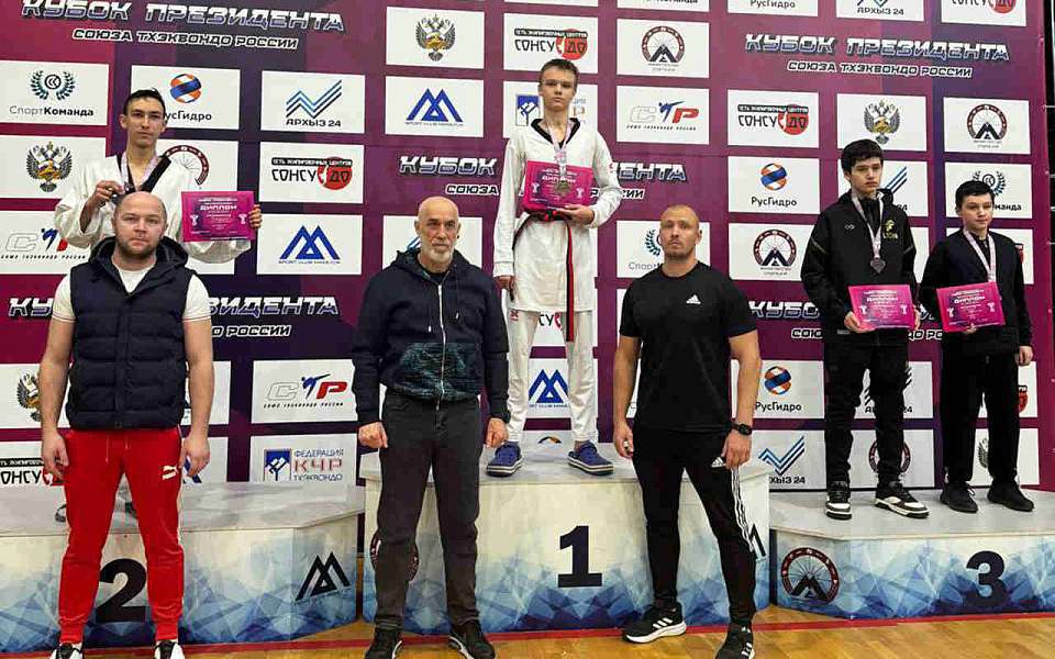 Воронежец Матвей Кузнецов одержал победу на представительном турнире по тхэквондо