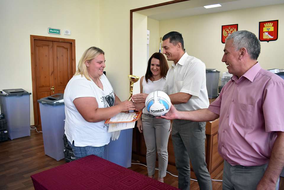 В Ленинском районе чествовали деятелей физической культуры и спорта