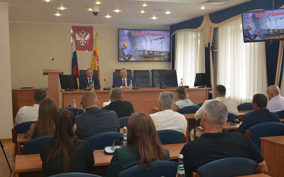 Строителей поздравили с праздником в Воронежской городской думе