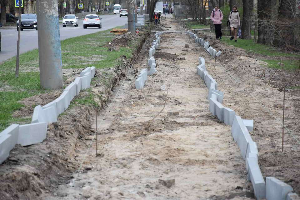 В Железнодорожном районе начали ремонт тротуаров