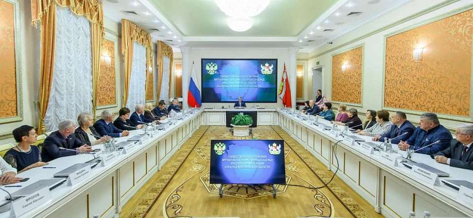 Губернатор вручил государственные и региональные награды выдающимся воронежцам