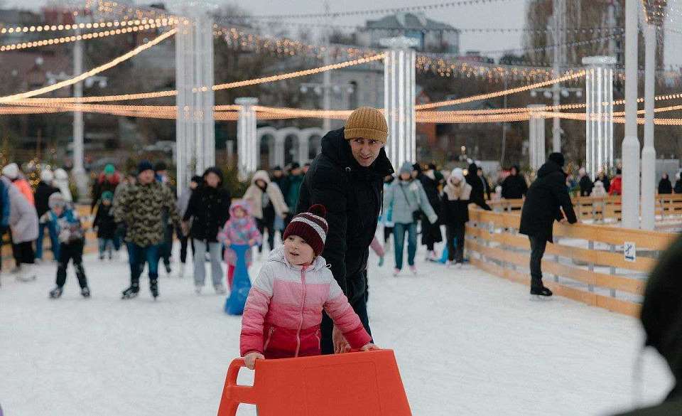 В выходные каток на Адмиралтейской площади Воронежа продолжит работу