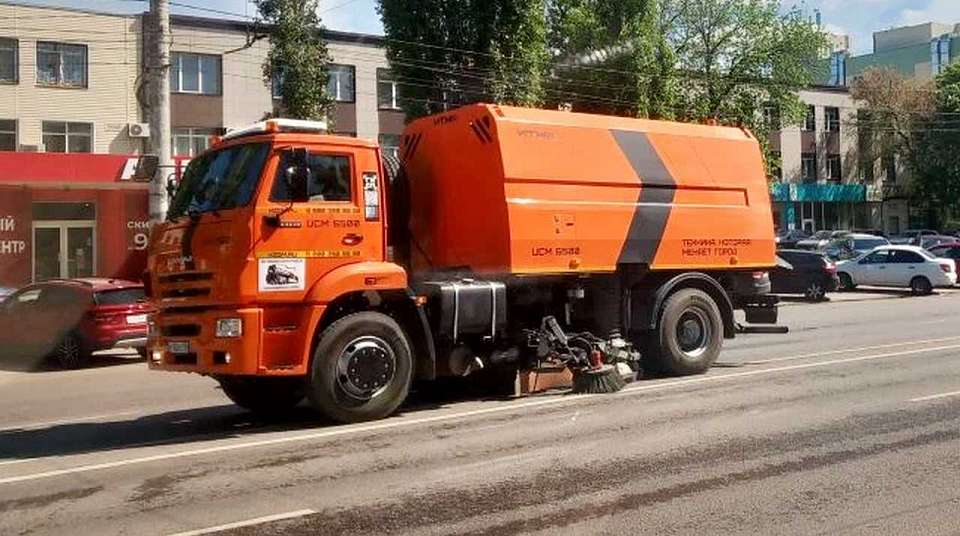 Количество пескосмета на улицах Железнодорожного района уменьшилось ещё на 12 самосвалов – столько вывезено за выходные