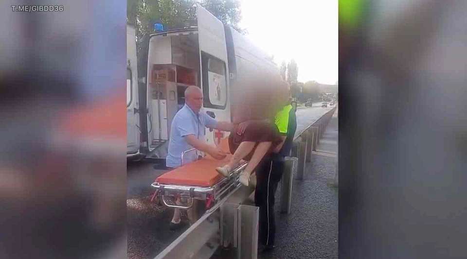 Женщину, которая потеряла сознание за рулем, спасли в Воронеже госавтоинспекторы