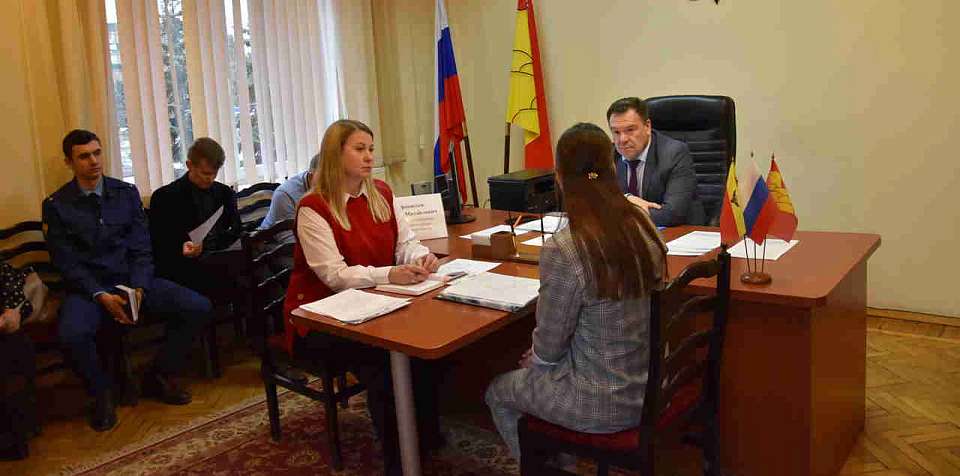 Руководитель управления молодёжной политики Воронежской области Сергей Афанасьев провёл приём граждан в Железнодорожном районе