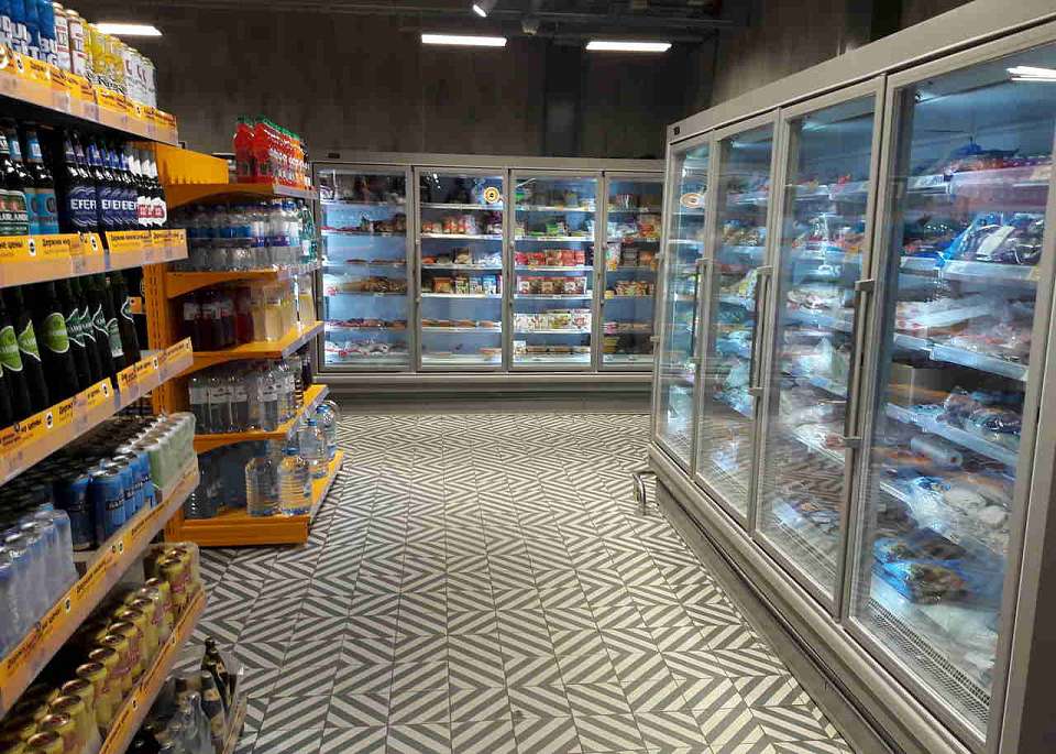 Утащившего из магазина выпивку и закуску жителя воронежского райцентра задержали