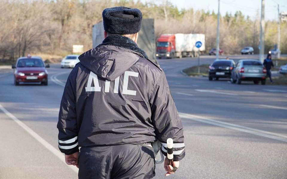 Водитель фуры устроил ДТП с маршруткой в Воронеже и сбежал с места происшествия