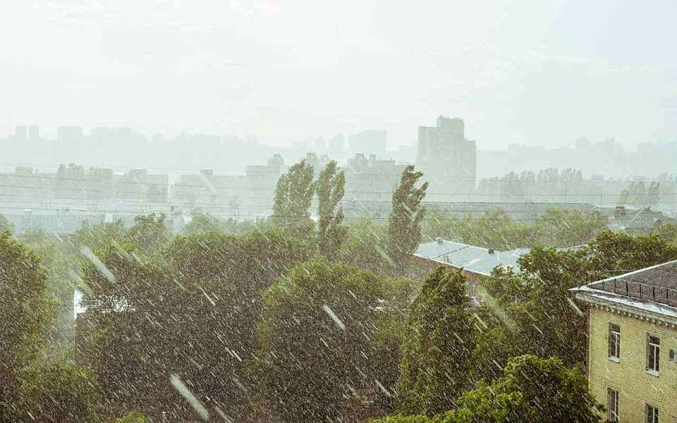 Опасная погода с грозой и ветром накроет 26 апреля Воронеж и область