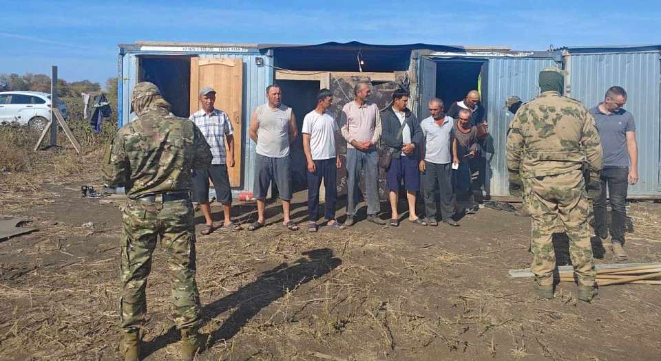 Со стройки в отдел воронежской полиции доставили 47 мигрантов