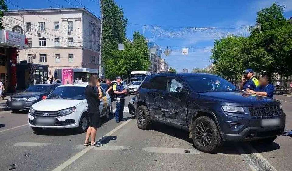 Пожилой пешеход стал жертвой массового ДТП в самом центре Воронежа