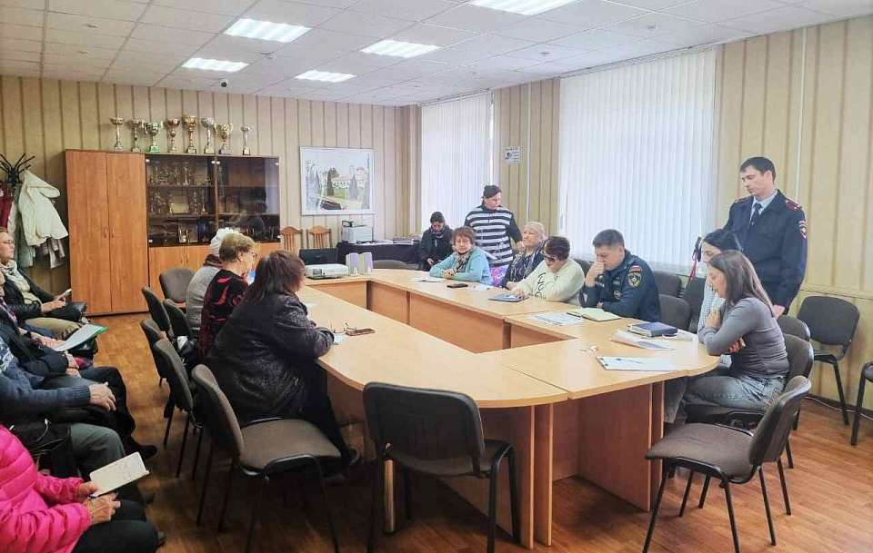 С председателями комитетов ТОС обсудили вопросы, касающиеся комфорта и безопасности жителей