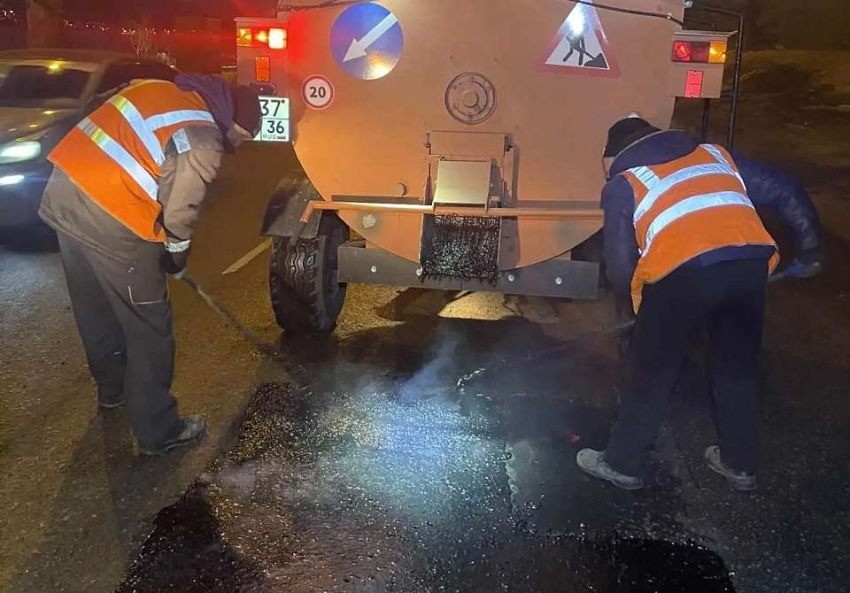 В Центральном районе продолжаются работы по ямочному ремонту и восстановлению участков дорожного полотна