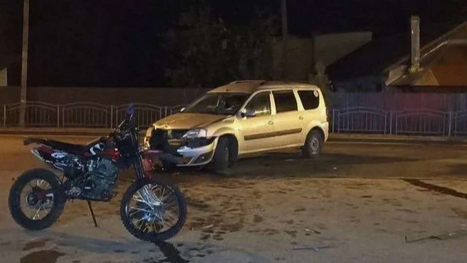 В ДТП с «Ладой» в Воронежской области пострадал мотоциклист и его пассажиры