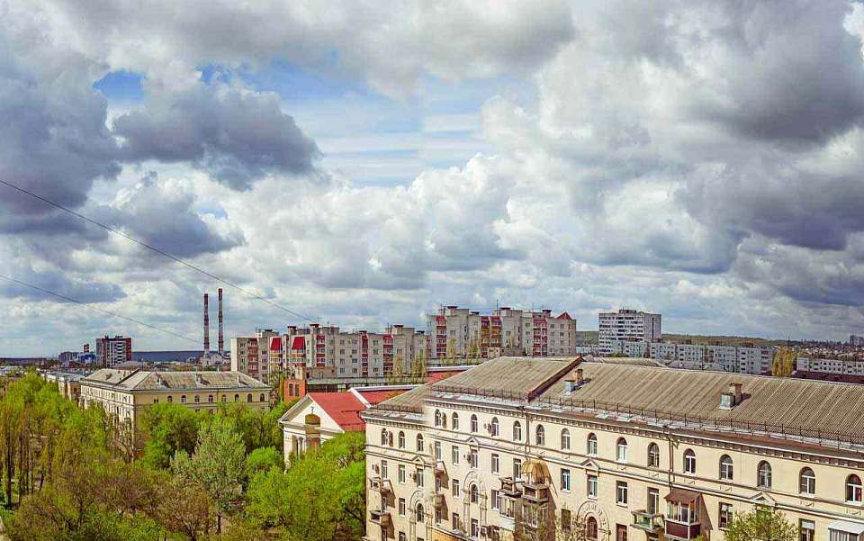 Прогноз по дождям в выходные изменили синоптики в Воронеже