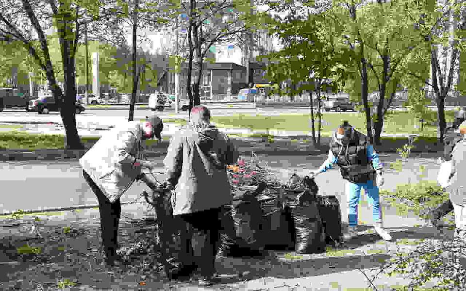 Железнодорожный район присоединился к общегородскому субботнику