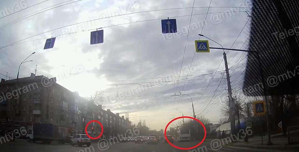 Водителя воронежской маршрутки оштрафовали на 1,5 тыс. за проезд на красный свет