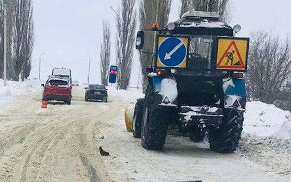  Пассажирка кроссовера пострадала в ДТП с трактором в воронежском селе