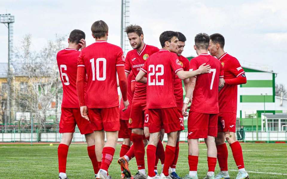 Лискинский «Локомотив» и нововоронежский «Атом» продлили победные серии