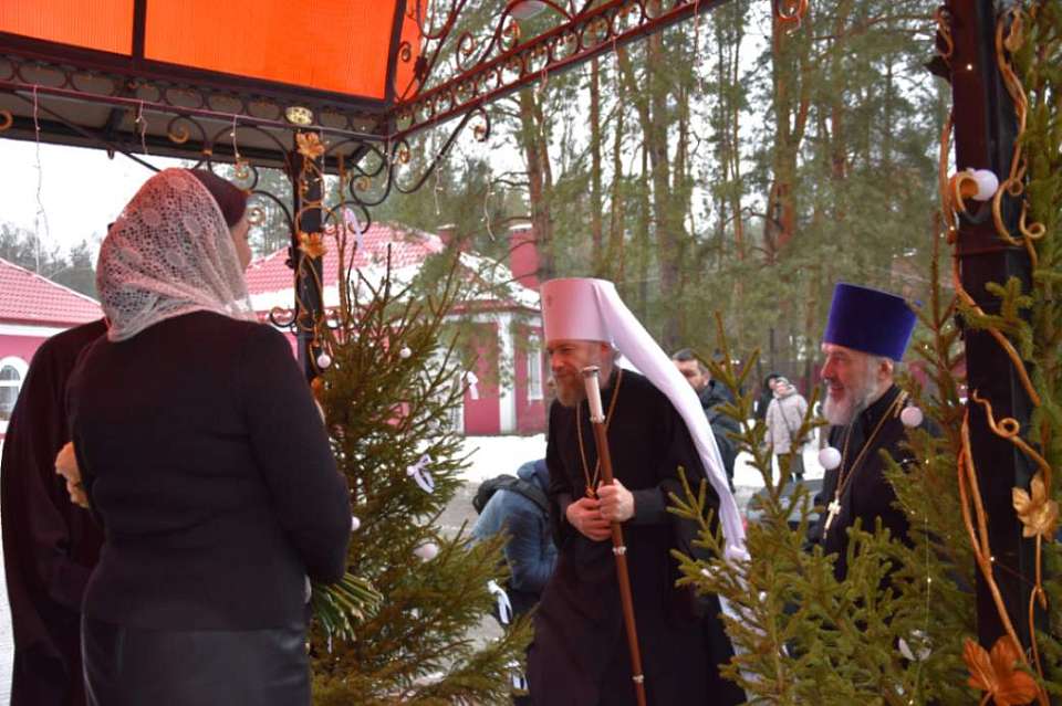 Митрополит Воронежский и Лискинский Леонтий в Рождество посетил Железнодорожный район