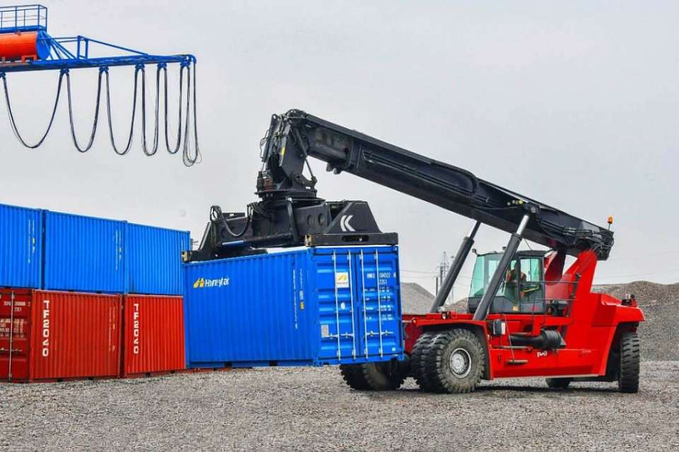 Эффективный погрузчик начал работать на станции Придача в Воронеже