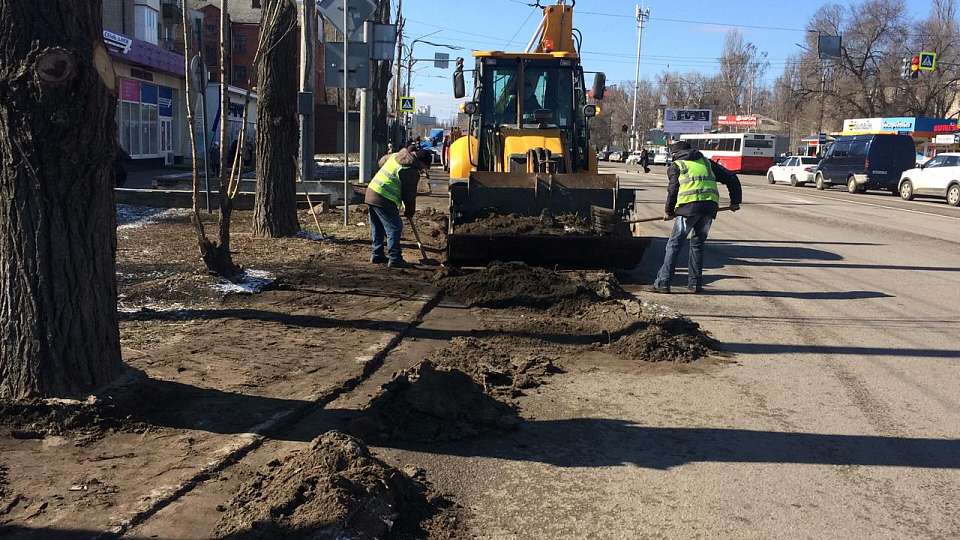 В Ленинском районе продолжаются работы по формированию газонов