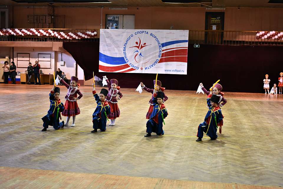 25 веселых номеров: в Ленинском районе Воронежа прошел детский танцевальный фестиваль