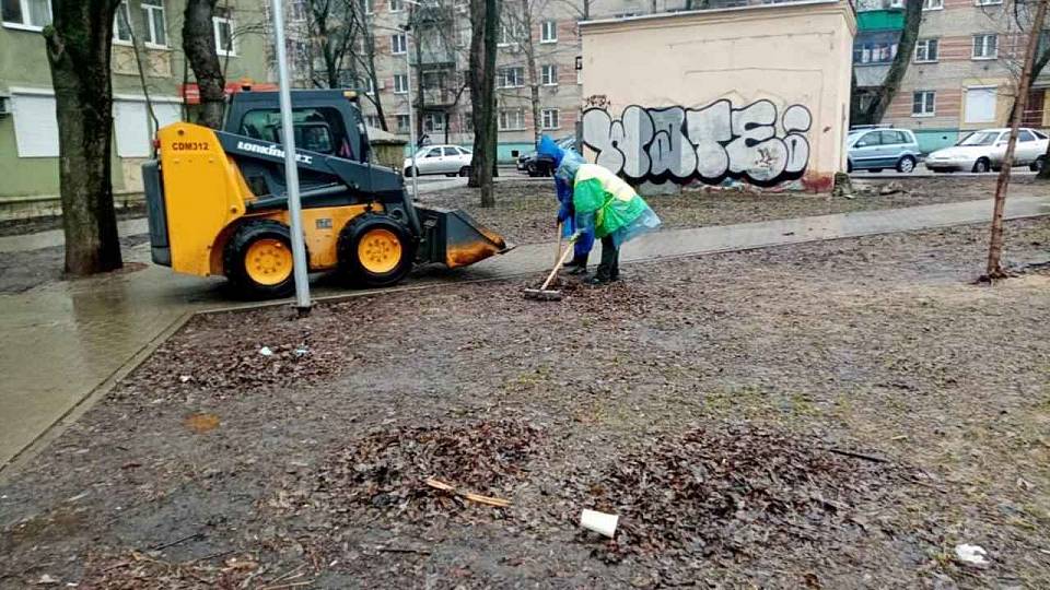 В Ленинском районе идёт уборка территории после зимы