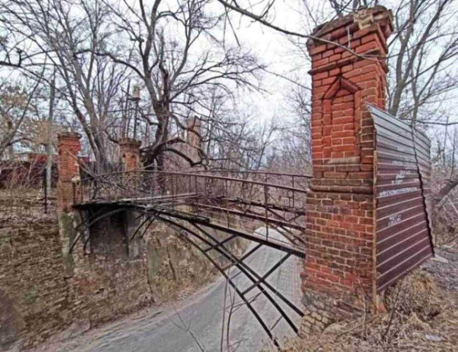 За 19,5 млн рублей фирма из Чувашии отреставрирует мостик дворцового комплекса под Воронежем 