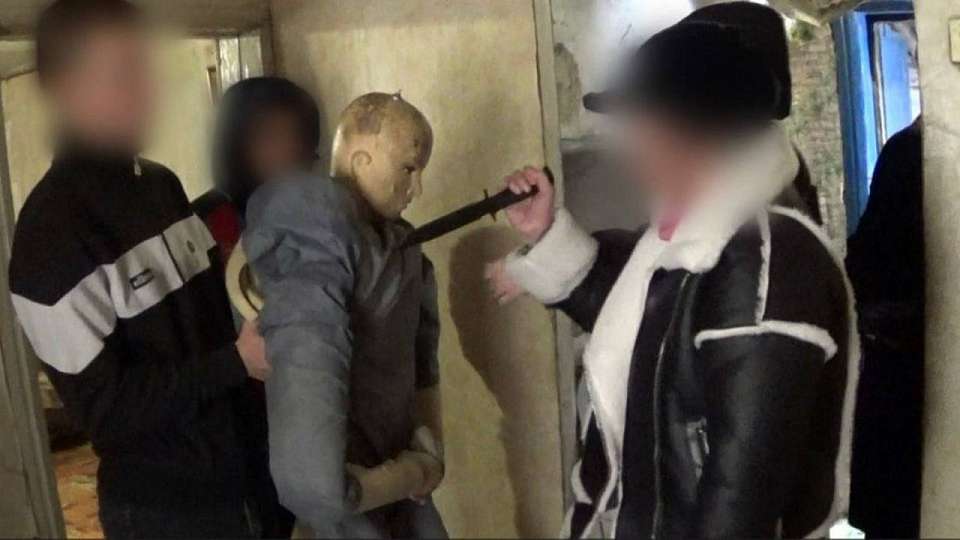 В Воронежской области будут судить женщину, напавшую на соседа с ножом