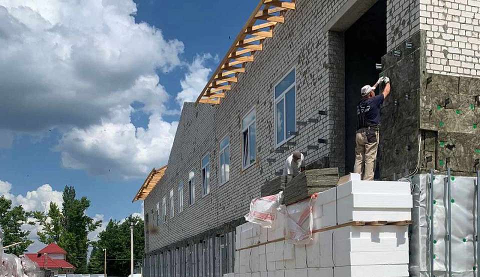 Раньше срока могут сдать детскую поликлинику в Боброве под Воронежем